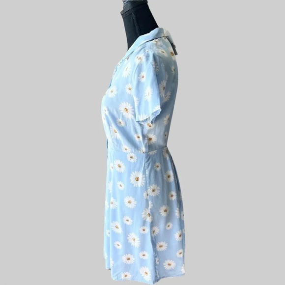 NWT Forever 21 Light Blue Daisy Open Back Button Down Shirt Dress - Picture 2 of 13